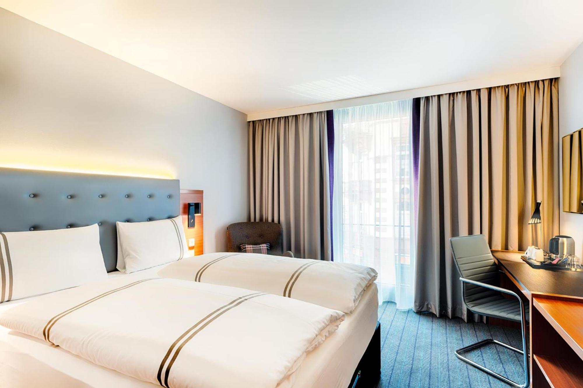 Premier Inn Frankfurt City Europaviertel Frankfurt am Main Exteriör bild